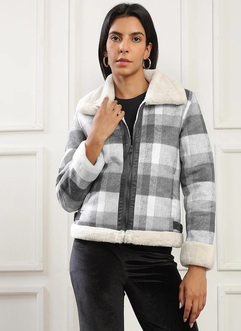 جلو باص جاكيت نسائي شتوي كاروهات بياقة ممتدة وجيوب مزدوجة